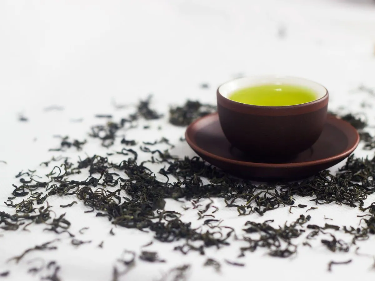Gói trà trong bài đánh giá trà đinh tiến vua đặc biệt 100g chính hãng
