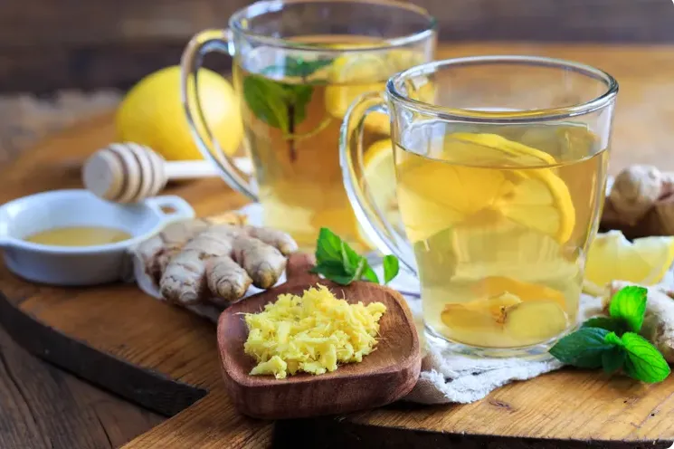 uống trà gừng buổi sáng trước khi đi bộ