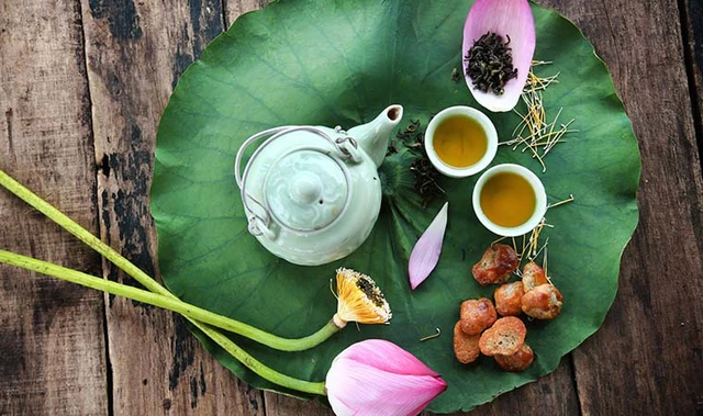 cách chọn trà ngon ngày Tết voi tra sen