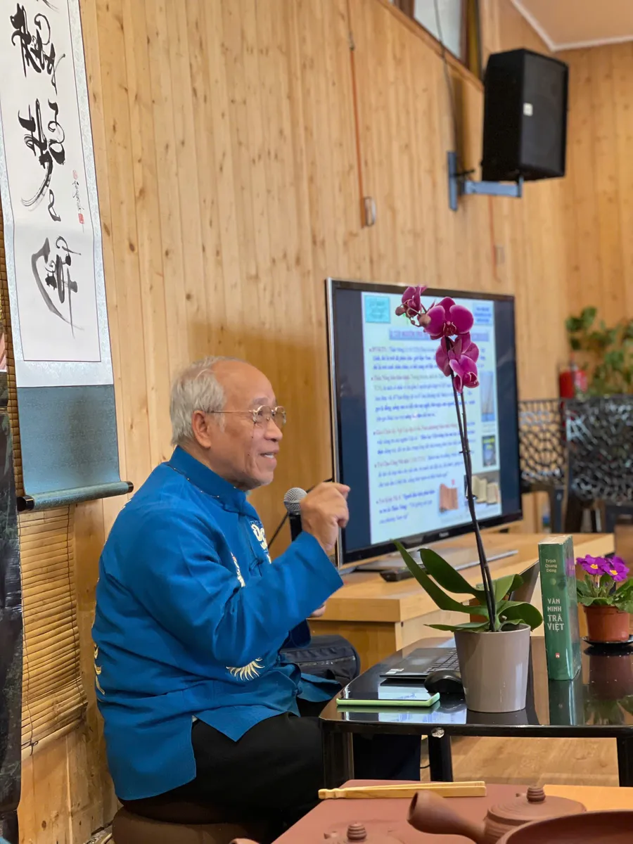 bộ ấm trà độc lạ của Trịnh Quang Dũng