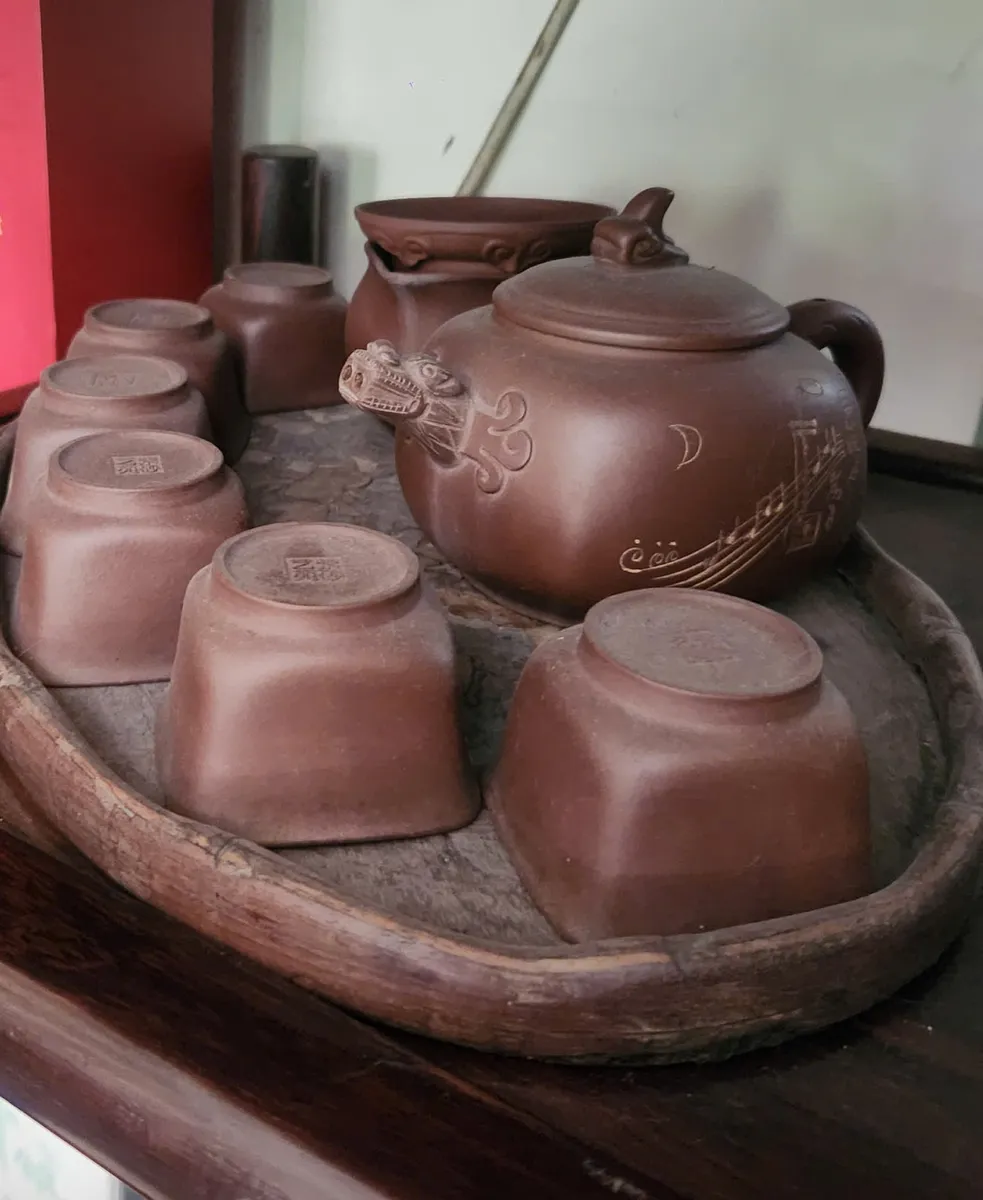 bộ ấm trà độc lạ Tử Sa
