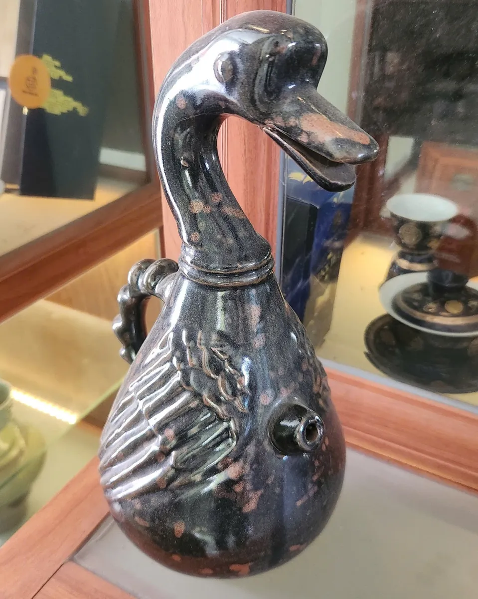 bộ ấm trà độc lạ hình thiên nga